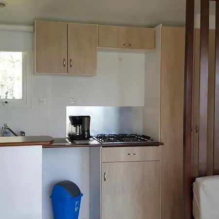 Campingplatz Mobil-home Spacieux Avec Terrasse Pour 6 Personnes - Api-1-52-985 *