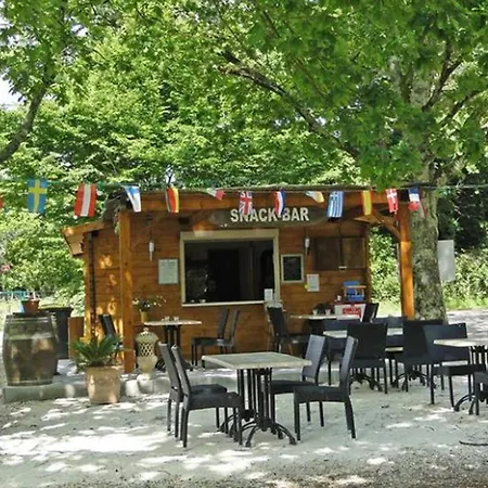 Mobil-home Spacieux Avec Terrasse Pour 6 Personnes - Api-1-52-985 * Bayas
