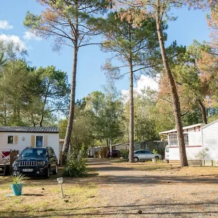 Mobil-home Spacieux Avec Terrasse Pour 6 Personnes - Api-1-52-985 Campingplads *